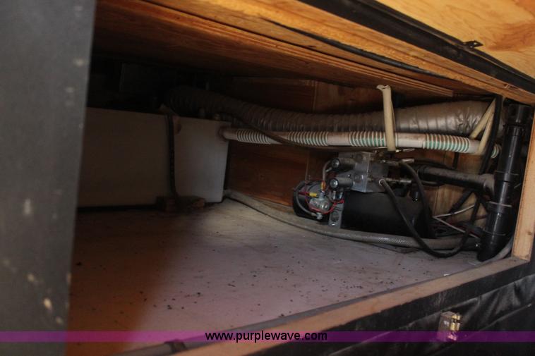 image for item H1419 1994 Fleetwood Savanna camper