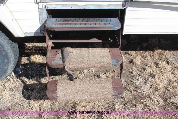 image for item H1419 1994 Fleetwood Savanna camper