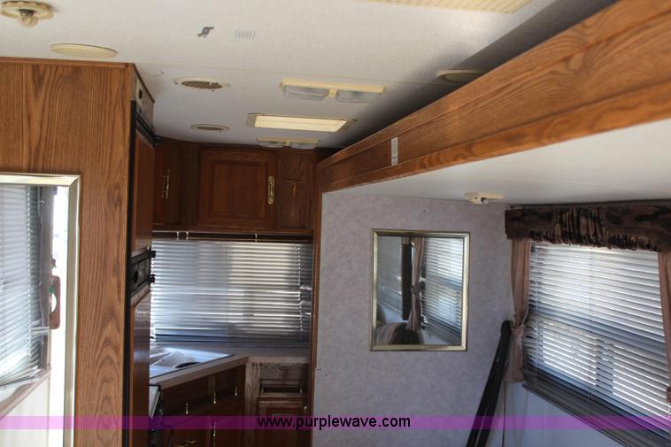 image for item H1419 1994 Fleetwood Savanna camper