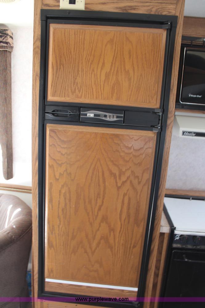 image for item H1419 1994 Fleetwood Savanna camper