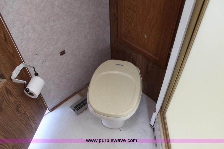 image for item H1419 1994 Fleetwood Savanna camper