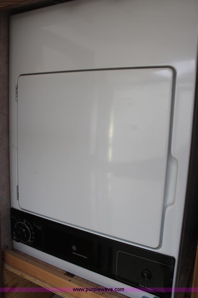 image for item H1419 1994 Fleetwood Savanna camper