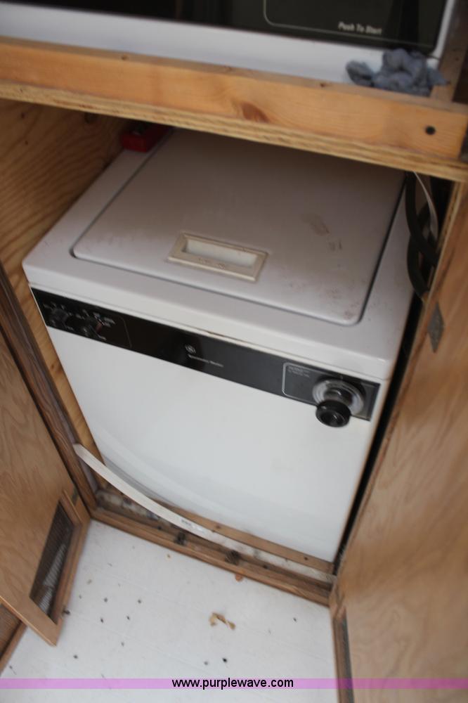 image for item H1419 1994 Fleetwood Savanna camper