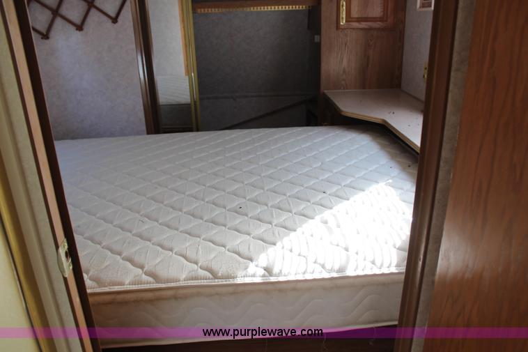 image for item H1419 1994 Fleetwood Savanna camper