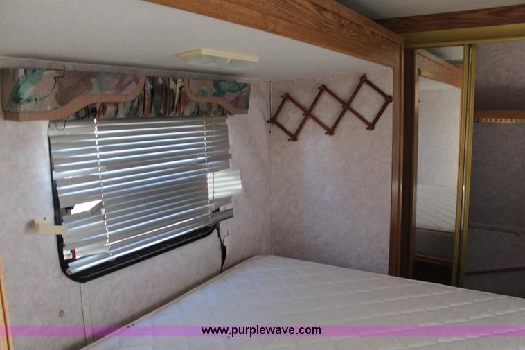 image for item H1419 1994 Fleetwood Savanna camper
