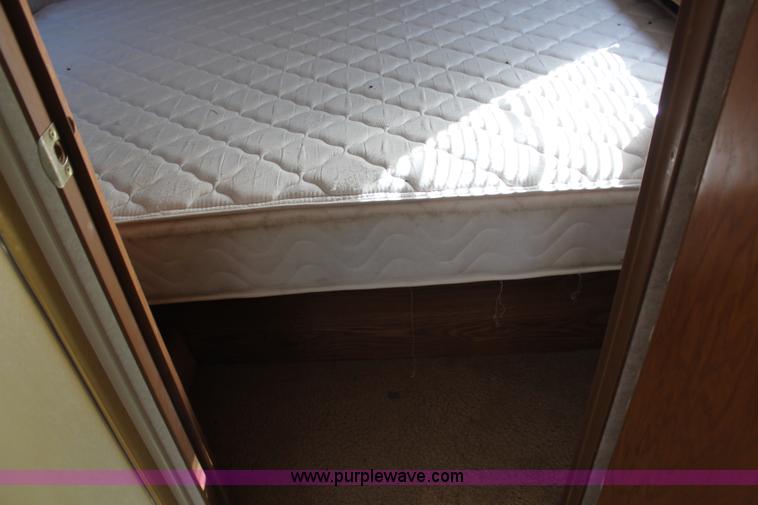 image for item H1419 1994 Fleetwood Savanna camper