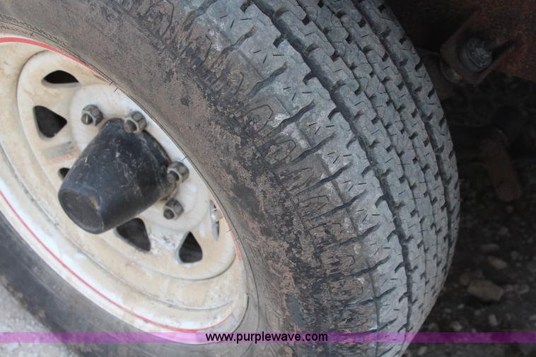 image for item H1419 1994 Fleetwood Savanna camper