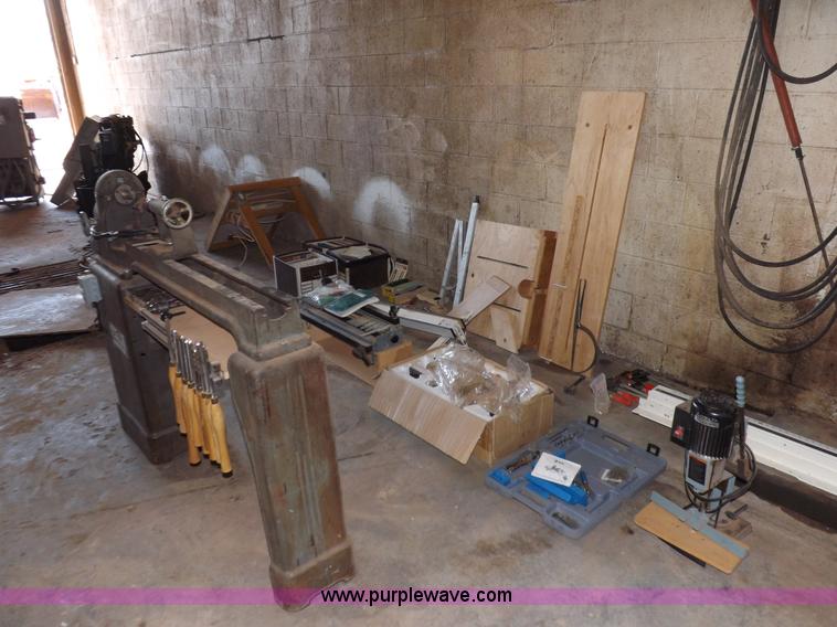 image for item H9195 Assorted wood working equipment