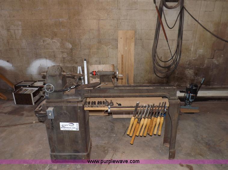 image for item H9195 Assorted wood working equipment