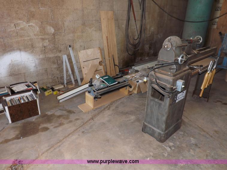 image for item H9195 Assorted wood working equipment
