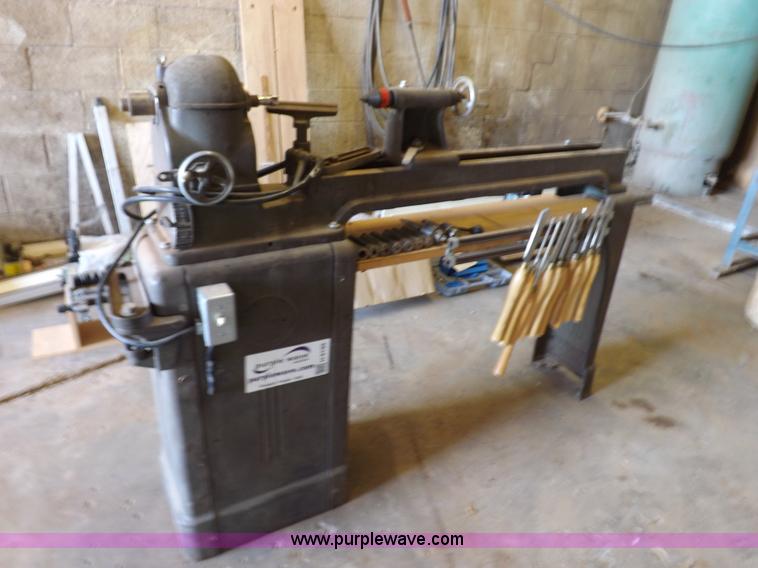 image for item H9195 Assorted wood working equipment