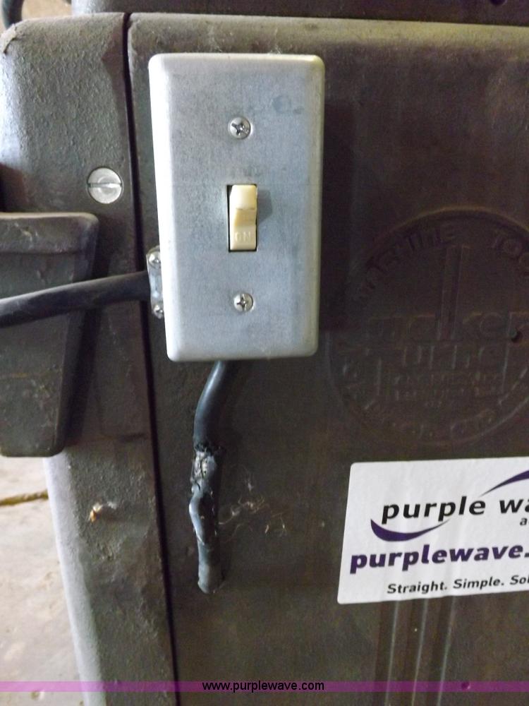 image for item H9195 Assorted wood working equipment