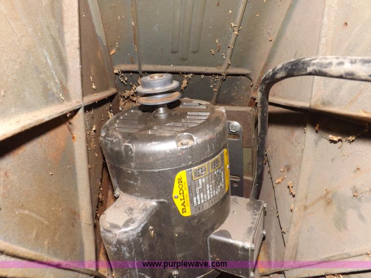 image for item H9195 Assorted wood working equipment