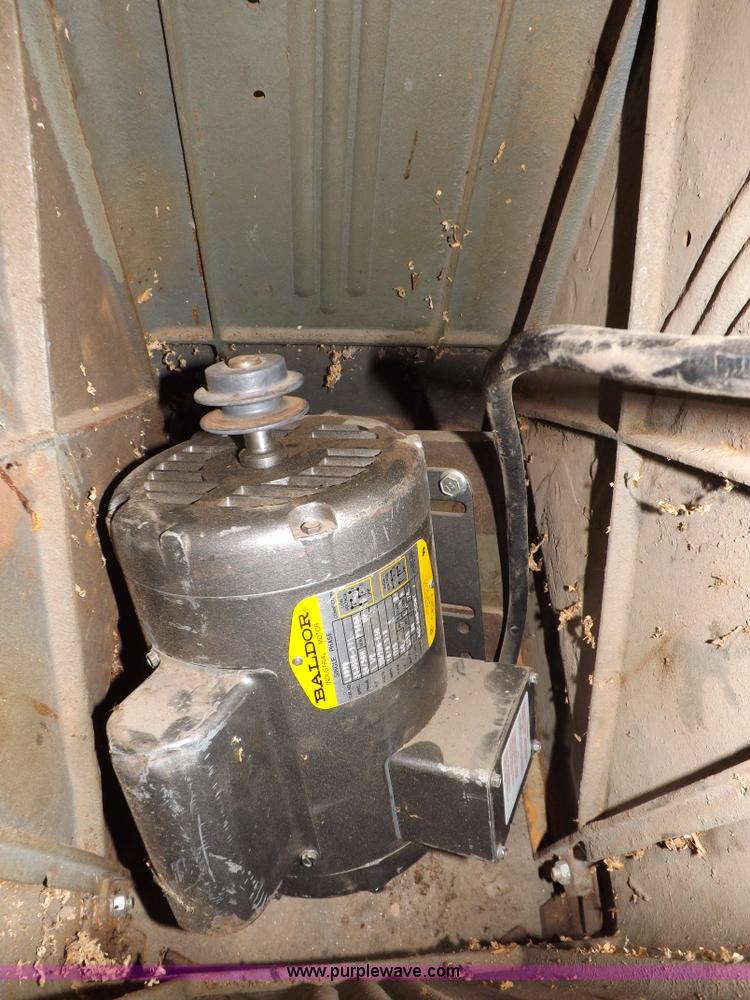 image for item H9195 Assorted wood working equipment