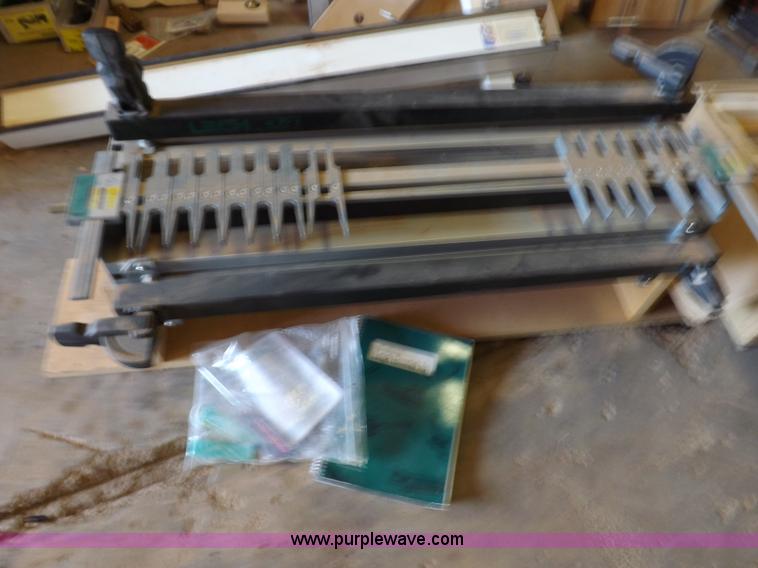 image for item H9195 Assorted wood working equipment