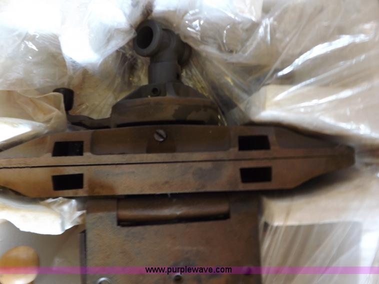 image for item H9195 Assorted wood working equipment