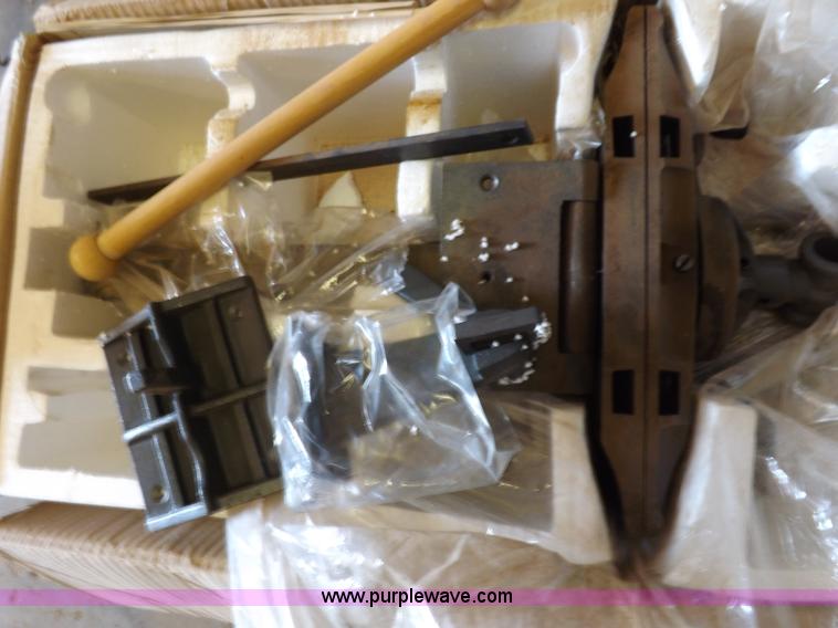 image for item H9195 Assorted wood working equipment