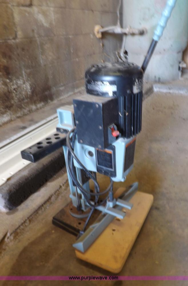 image for item H9195 Assorted wood working equipment