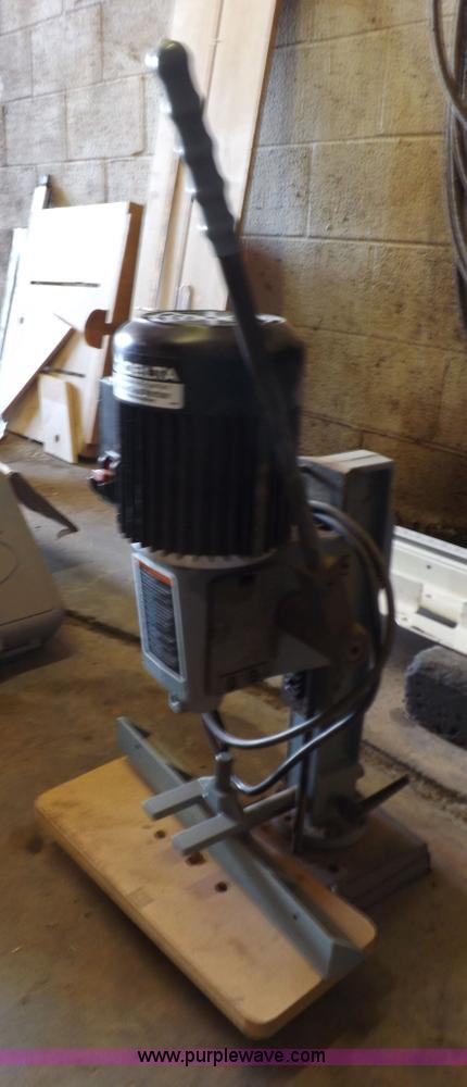 image for item H9195 Assorted wood working equipment