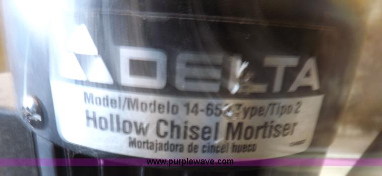 image for item H9195 Assorted wood working equipment