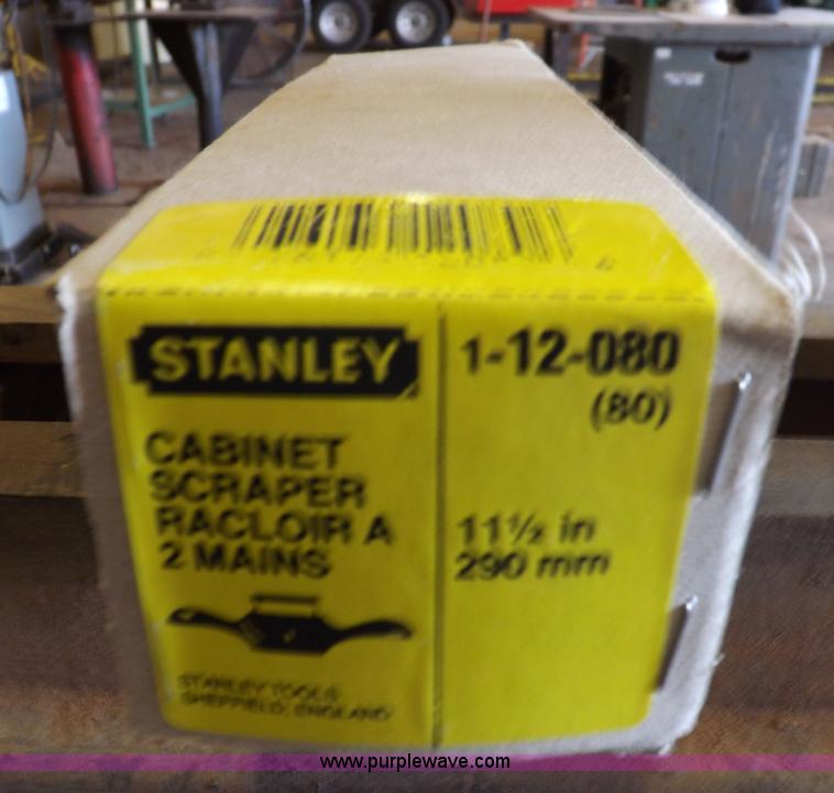 image for item H9195 Assorted wood working equipment