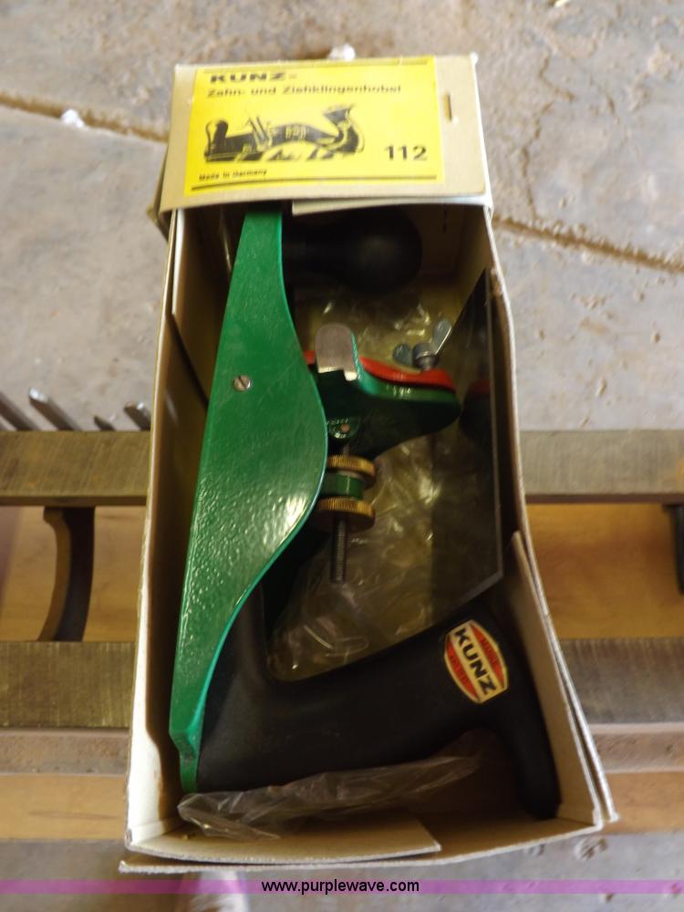 image for item H9195 Assorted wood working equipment