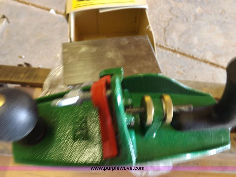 image for item H9195 Assorted wood working equipment