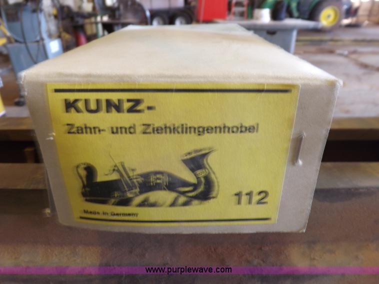 image for item H9195 Assorted wood working equipment