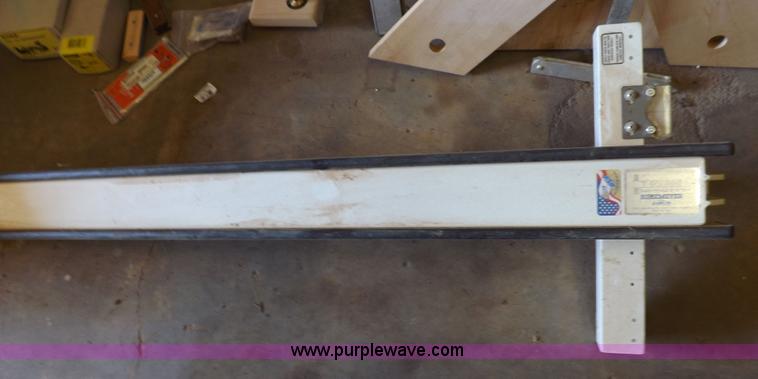 image for item H9195 Assorted wood working equipment