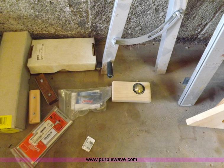 image for item H9195 Assorted wood working equipment