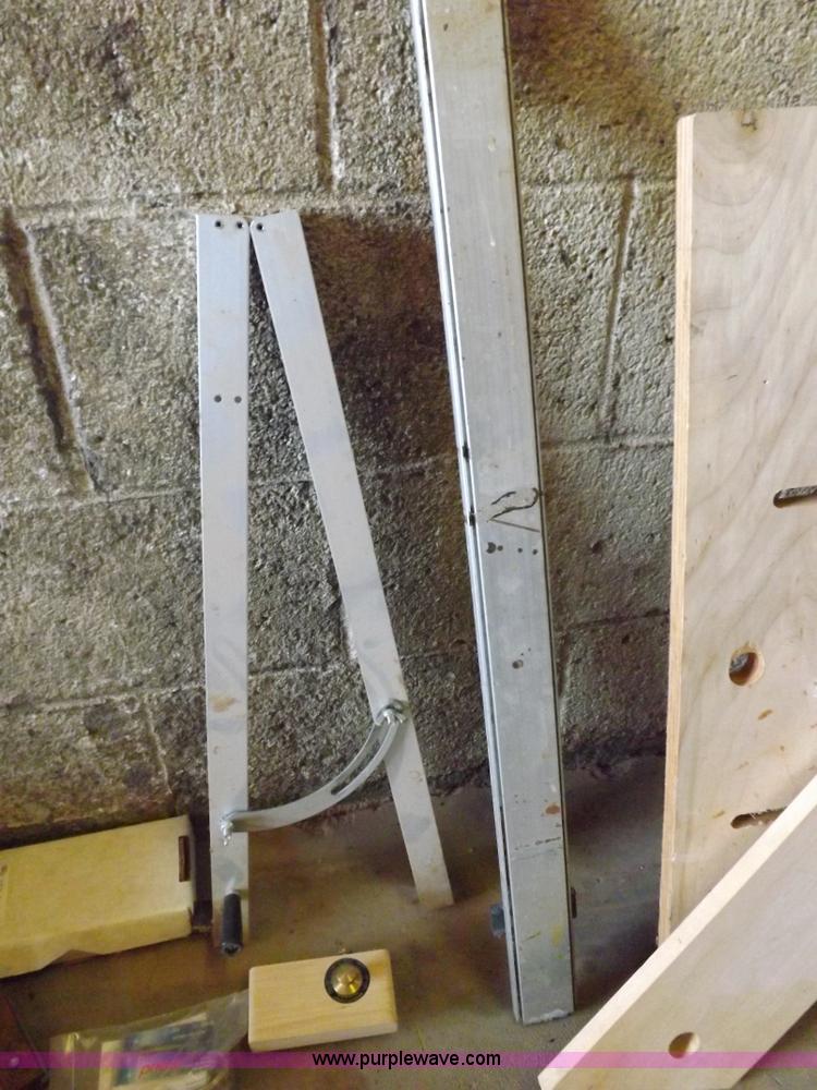 image for item H9195 Assorted wood working equipment