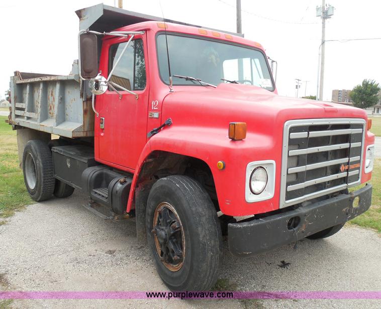 image for item I3418 1988 International S1600 dump truck