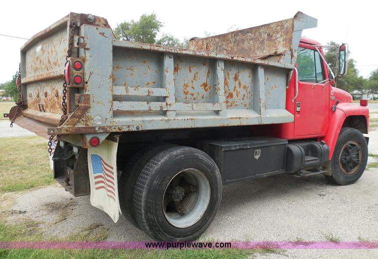 image for item I3418 1988 International S1600 dump truck