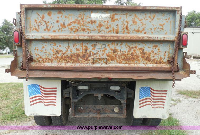 image for item I3418 1988 International S1600 dump truck