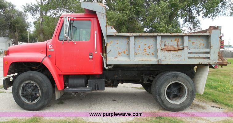 image for item I3418 1988 International S1600 dump truck