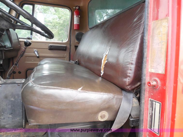 image for item I3418 1988 International S1600 dump truck