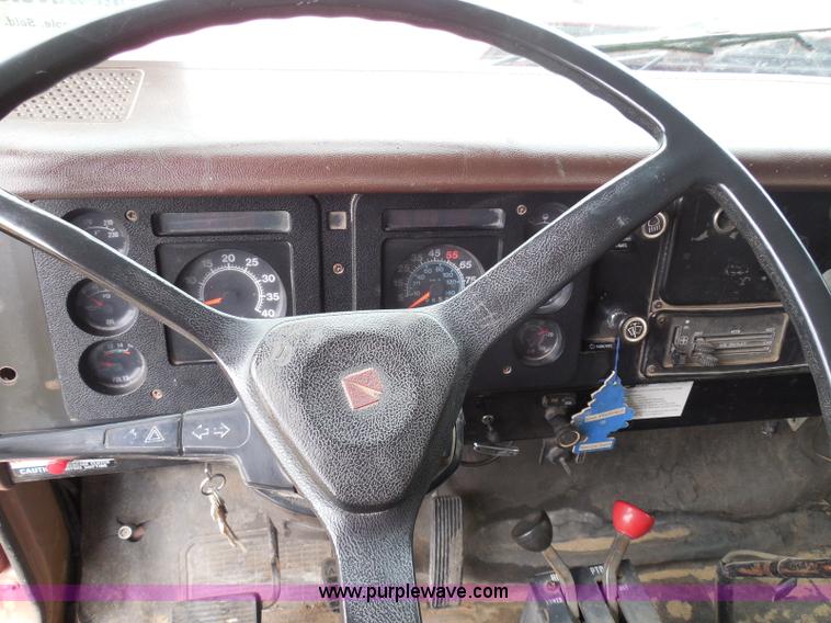 image for item I3418 1988 International S1600 dump truck