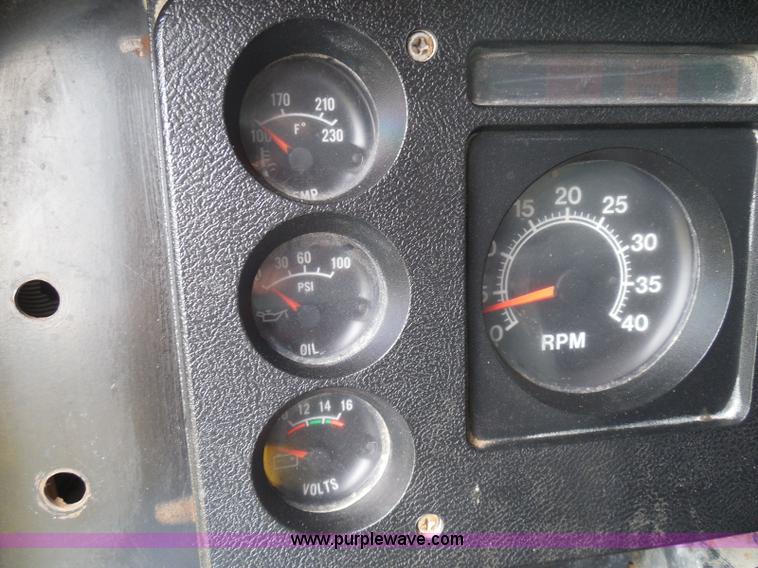 image for item I3418 1988 International S1600 dump truck