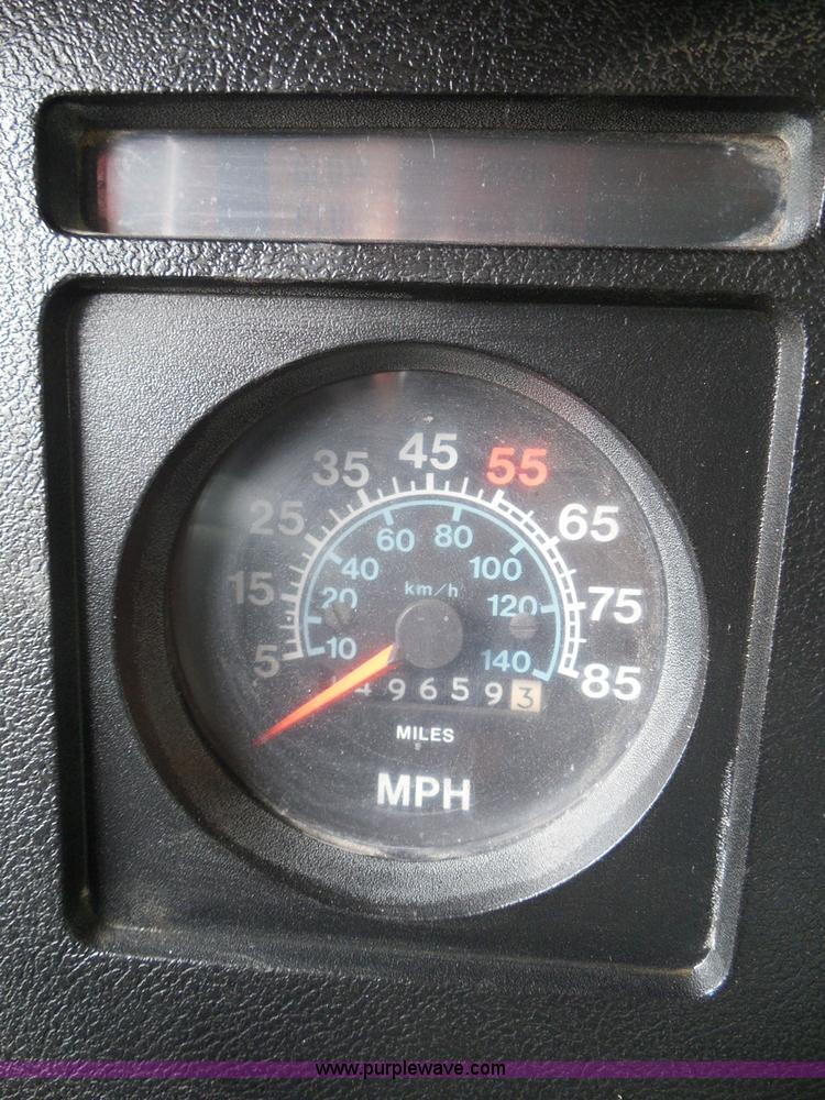 image for item I3418 1988 International S1600 dump truck