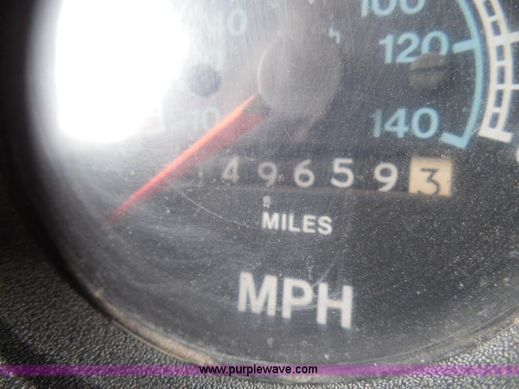 image for item I3418 1988 International S1600 dump truck