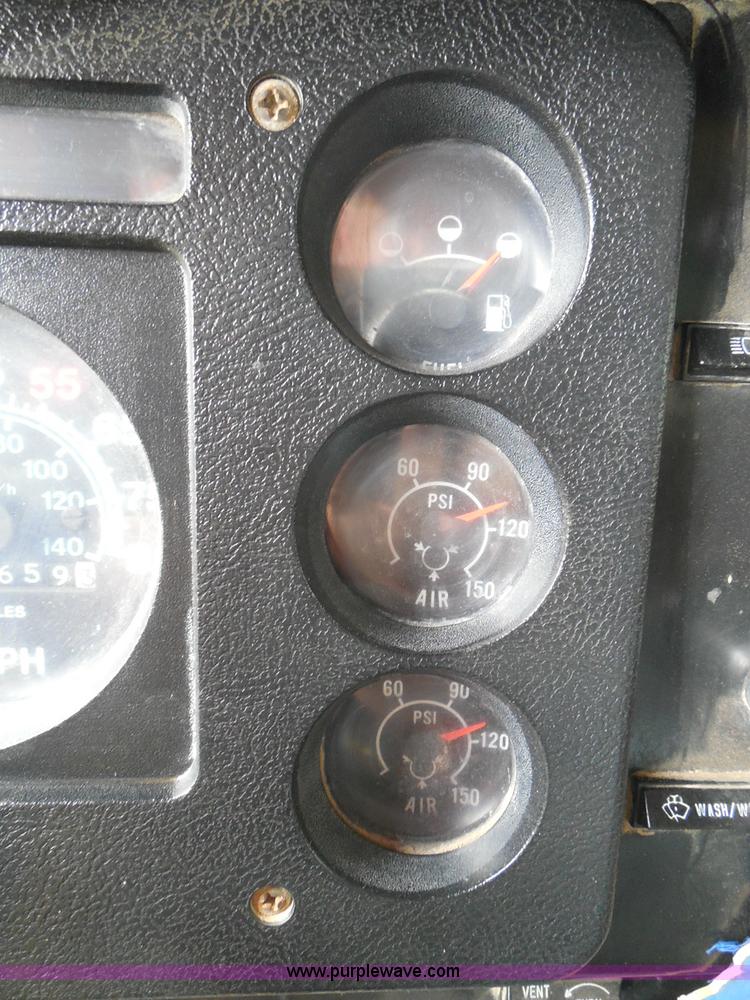 image for item I3418 1988 International S1600 dump truck