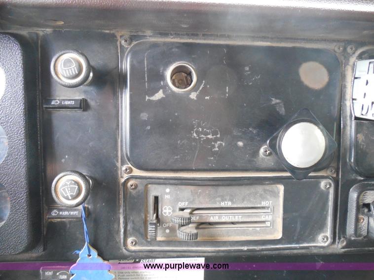 image for item I3418 1988 International S1600 dump truck