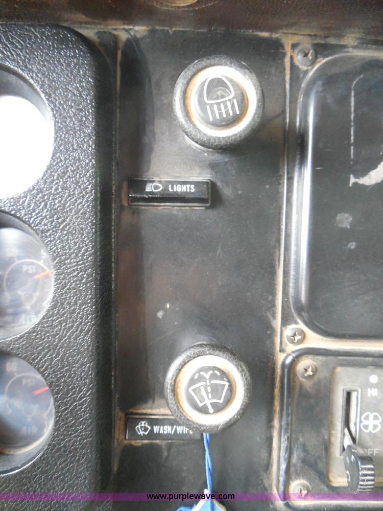 image for item I3418 1988 International S1600 dump truck