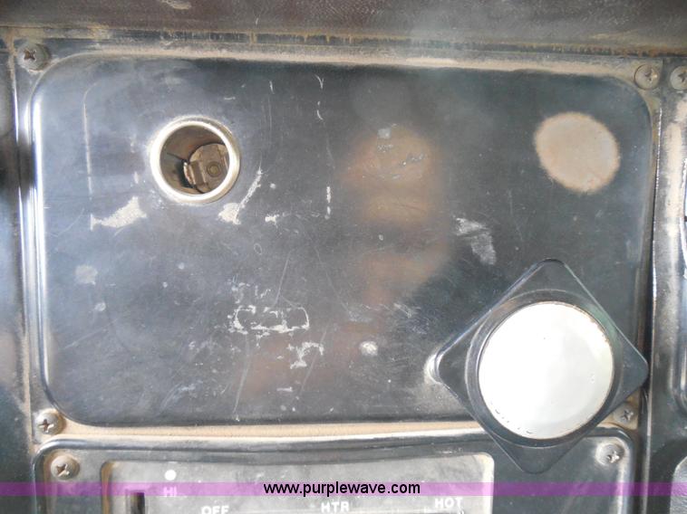 image for item I3418 1988 International S1600 dump truck