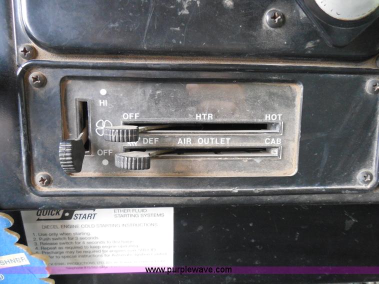 image for item I3418 1988 International S1600 dump truck