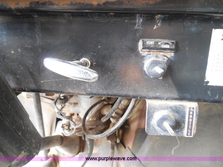 image for item I3418 1988 International S1600 dump truck