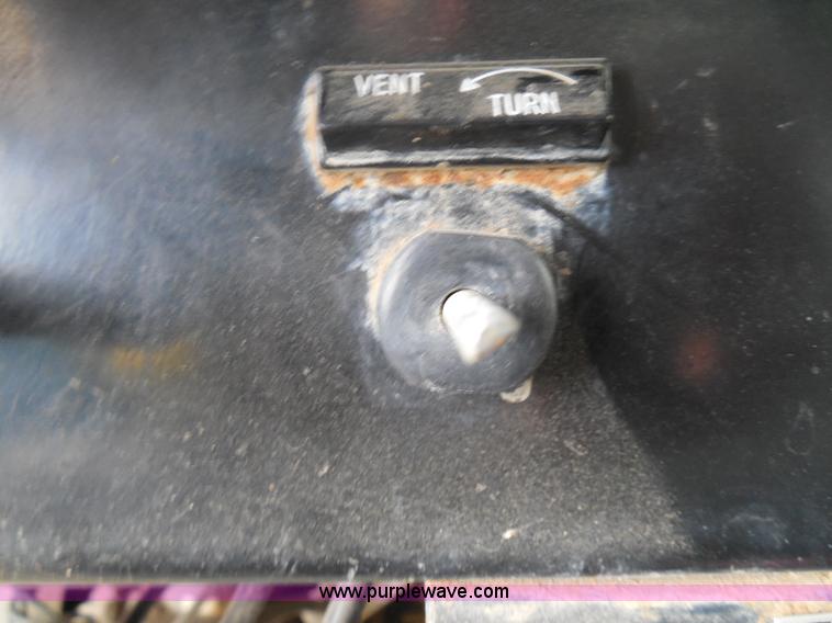 image for item I3418 1988 International S1600 dump truck