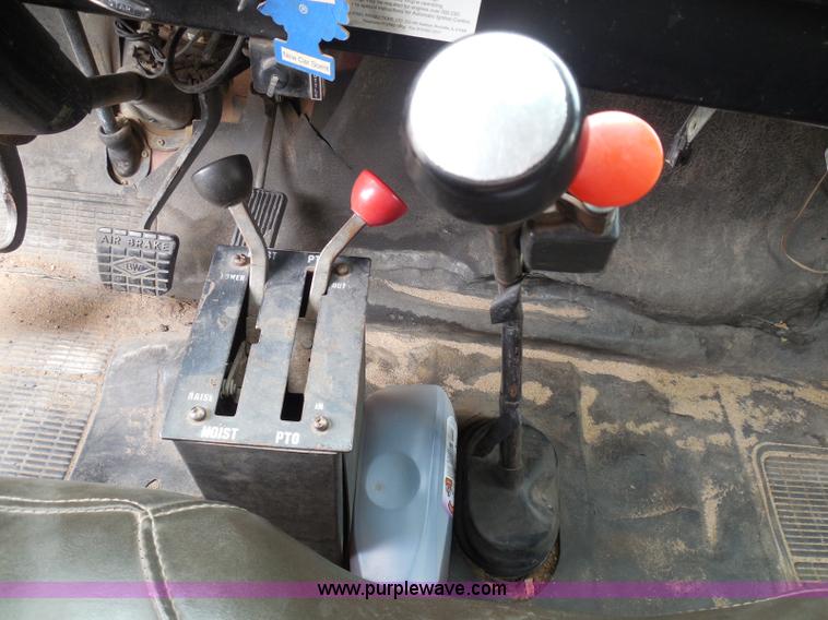 image for item I3418 1988 International S1600 dump truck