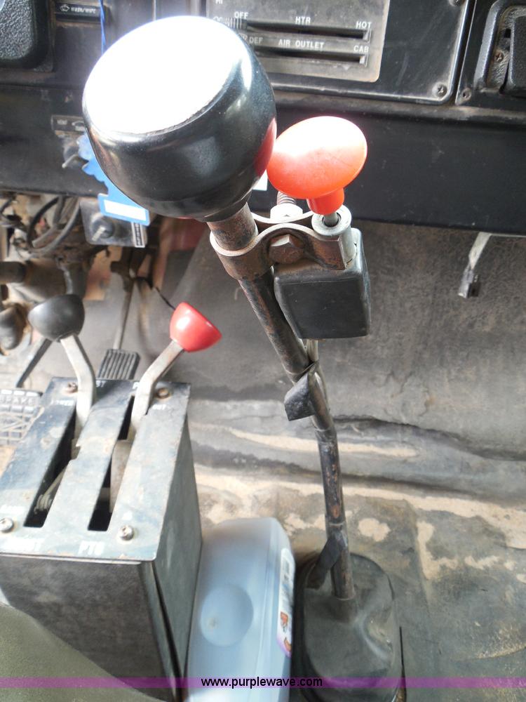 image for item I3418 1988 International S1600 dump truck