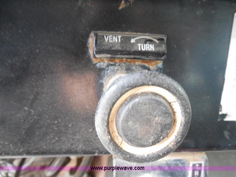 image for item I3418 1988 International S1600 dump truck